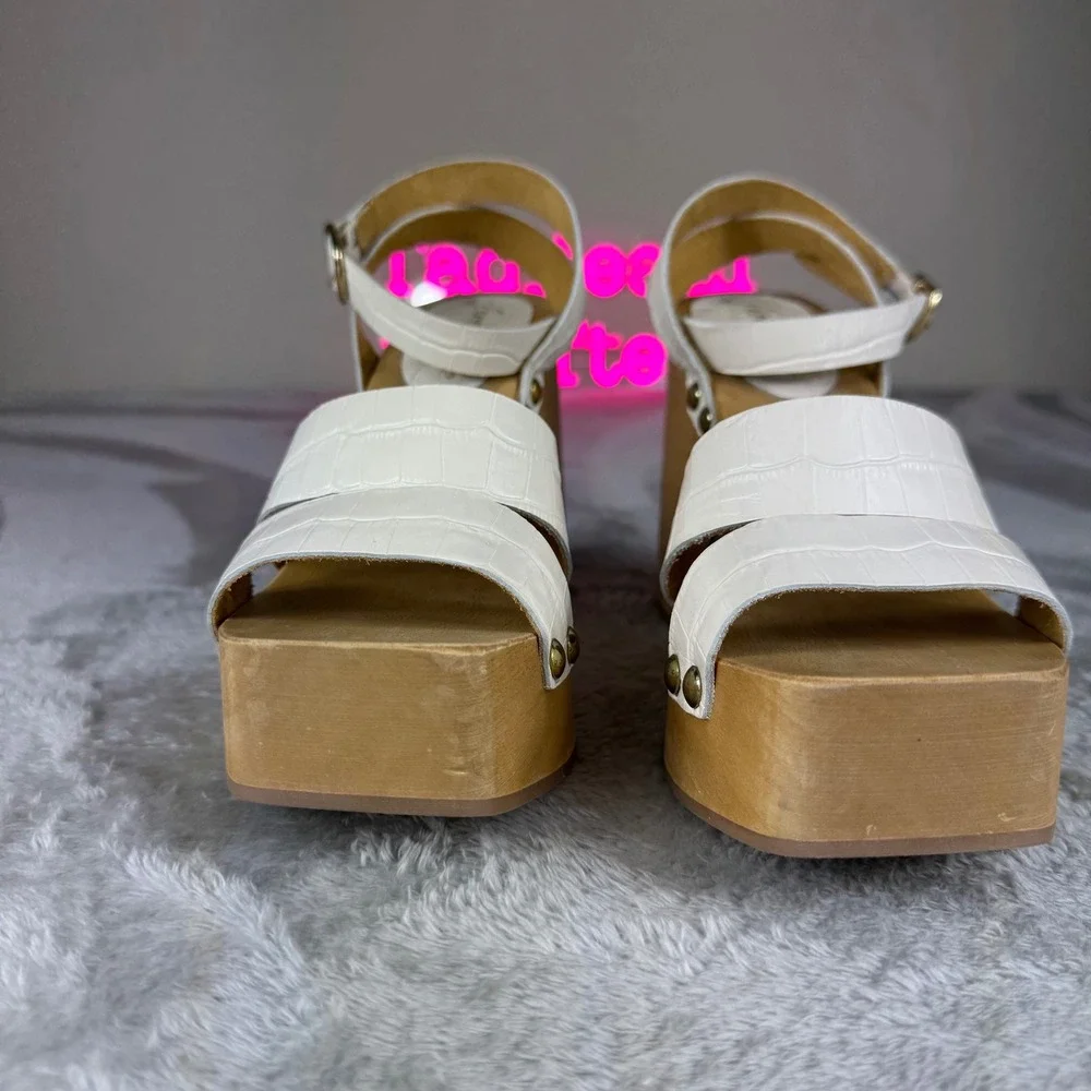 Free People Culver City Platform Clog Sandals sz 39 White embossed wood chunky